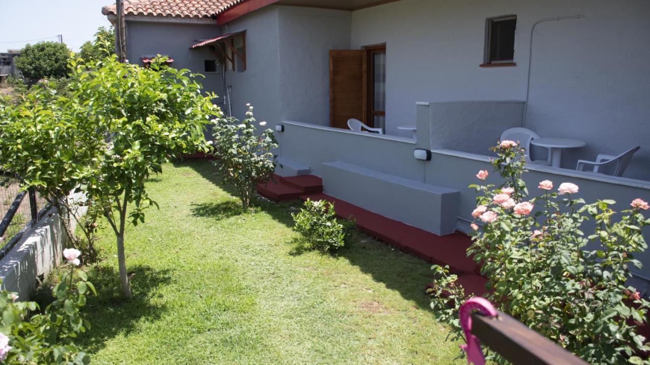 מיתיקאס Rose Garden Apartments מראה חיצוני תמונה